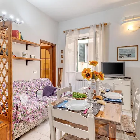 Casa Lilly La Pigna Old Town Hideaway - Happy * San Remo